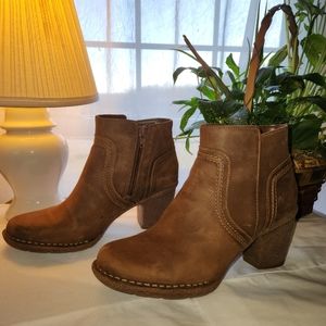 Clarks Women Carleta Paris Leather Ankle Boots SZ: 8